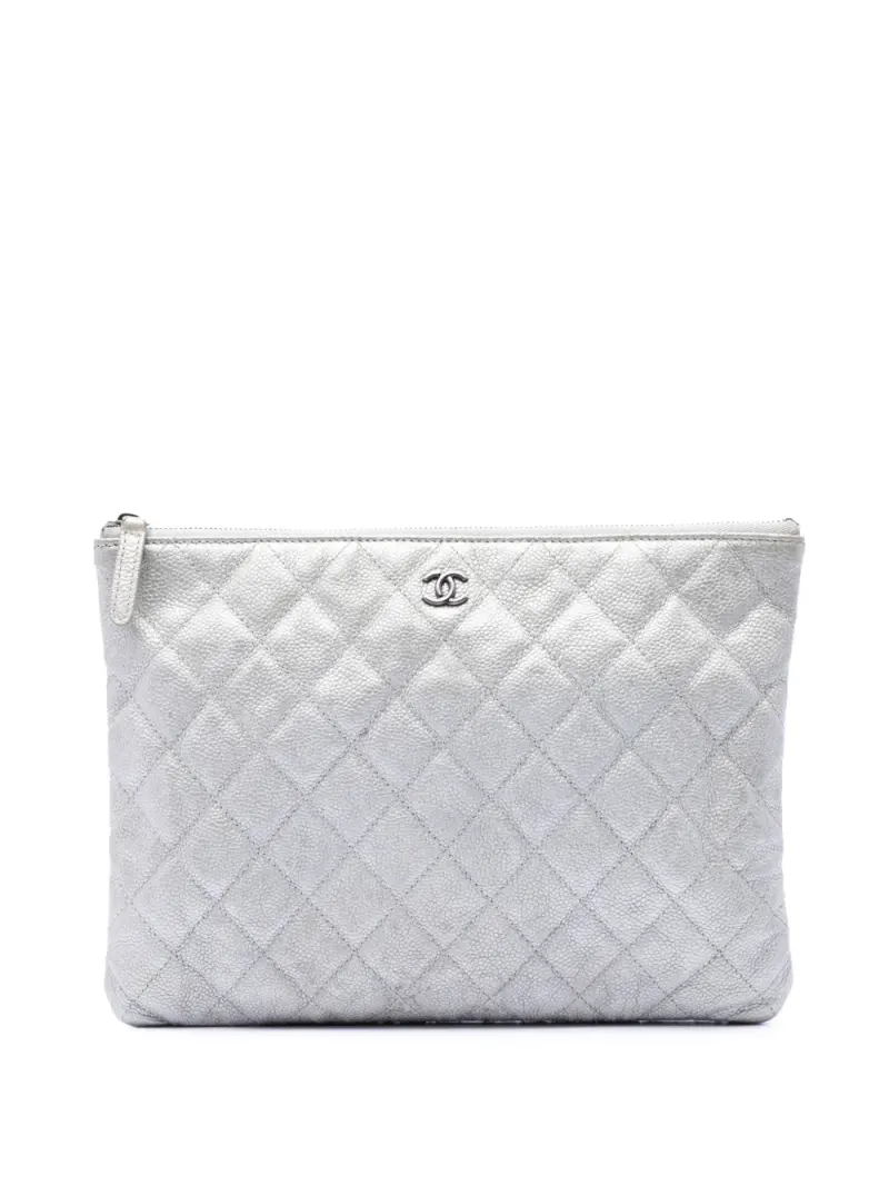 Chanel Boy O Case in Silber – Pre-owned Taschen