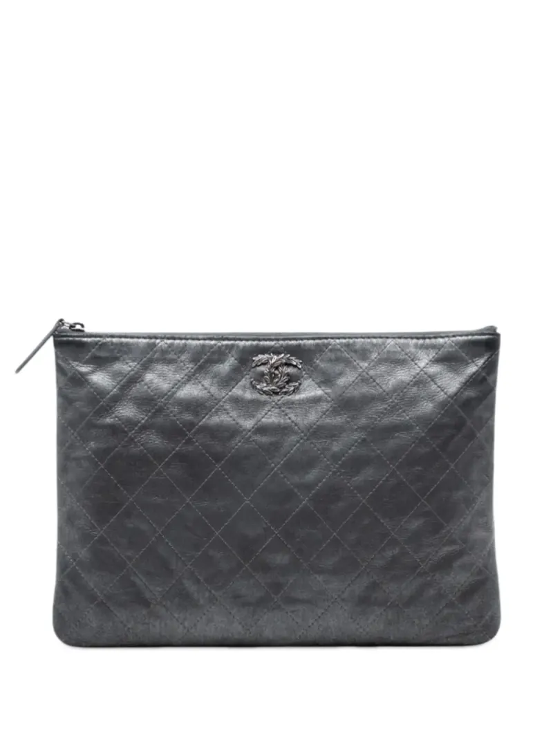 Chanel CC O Case in Grau Kalbsleder-Leder – Pre-owned Taschen