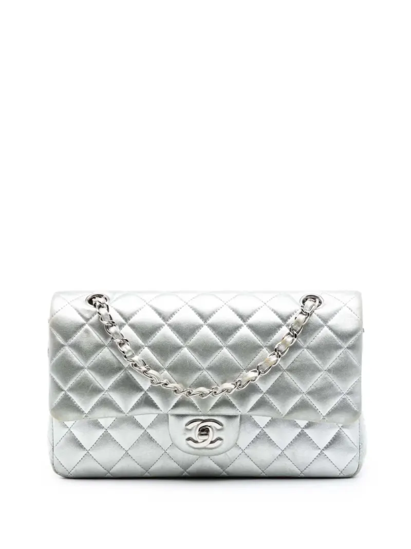Chanel 2009-2010 mittelgroße Classic Double Flap Schultertasche aus Metallic-Lammleder in Silber Lammleder-Leder