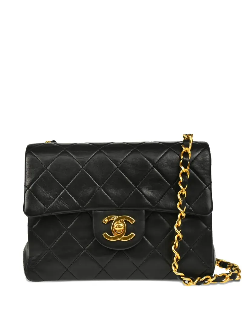 Chanel Classic Flap in Schwarz – Pre-owned Taschen