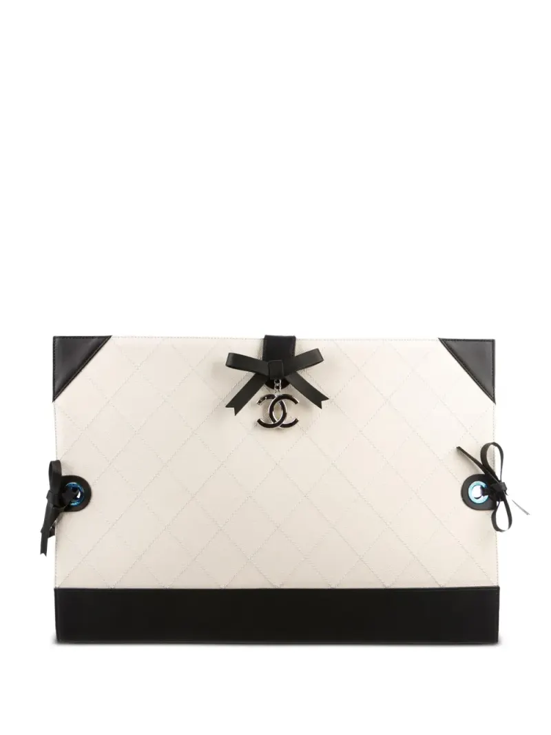 Chanel 2014 Gesteppte Clutch in Weiß