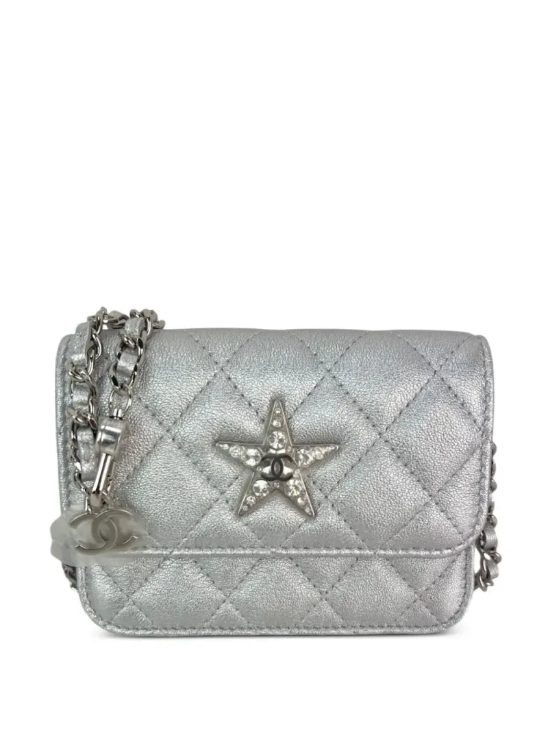 Chanel Gesteppte Schultertasche in Silber