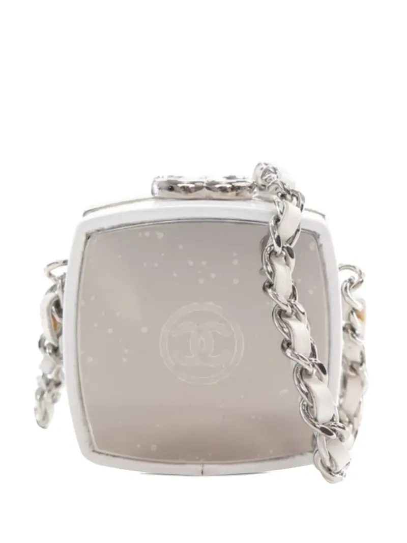 Chanel 2021 Kosmetiktasche mit Kette in Silber