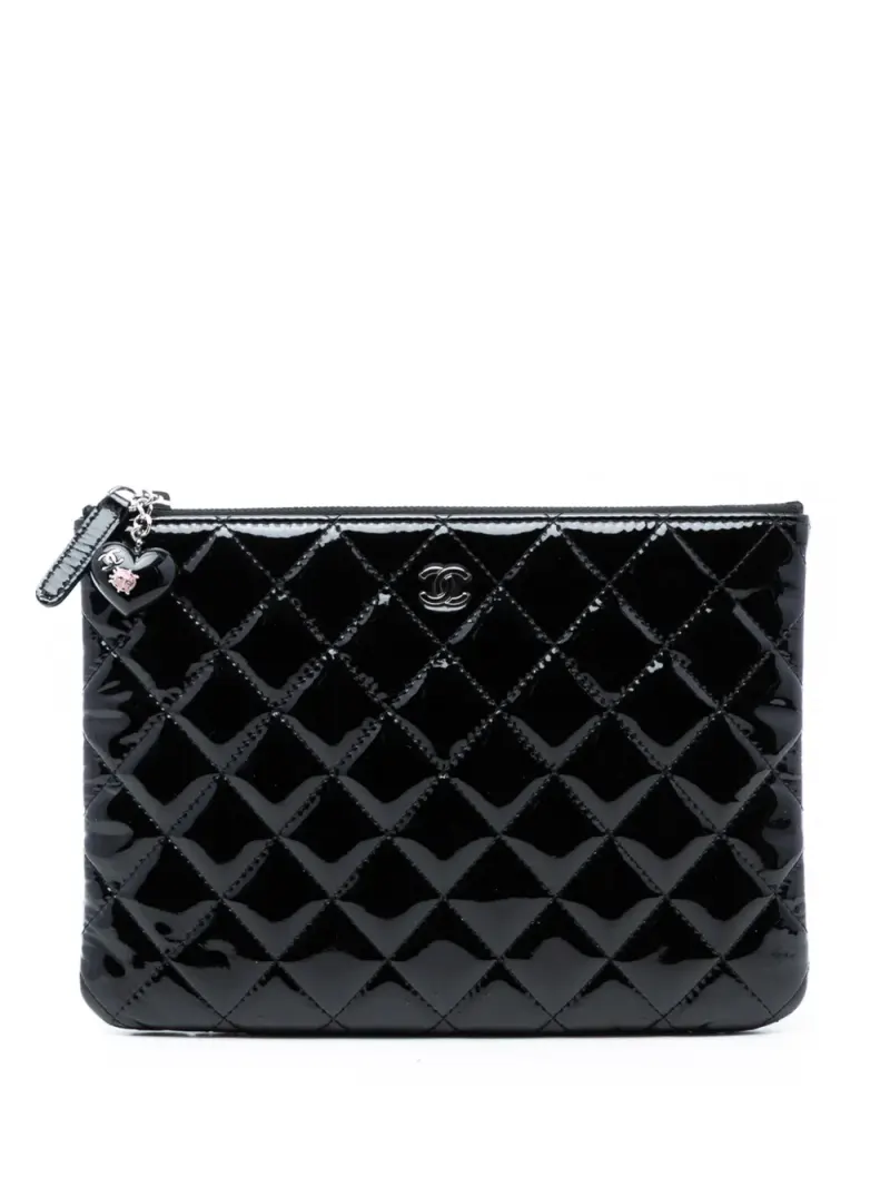 Chanel 2014-2015 kleine O Case Clutch aus gestepptem Lackleder in Schwarz
