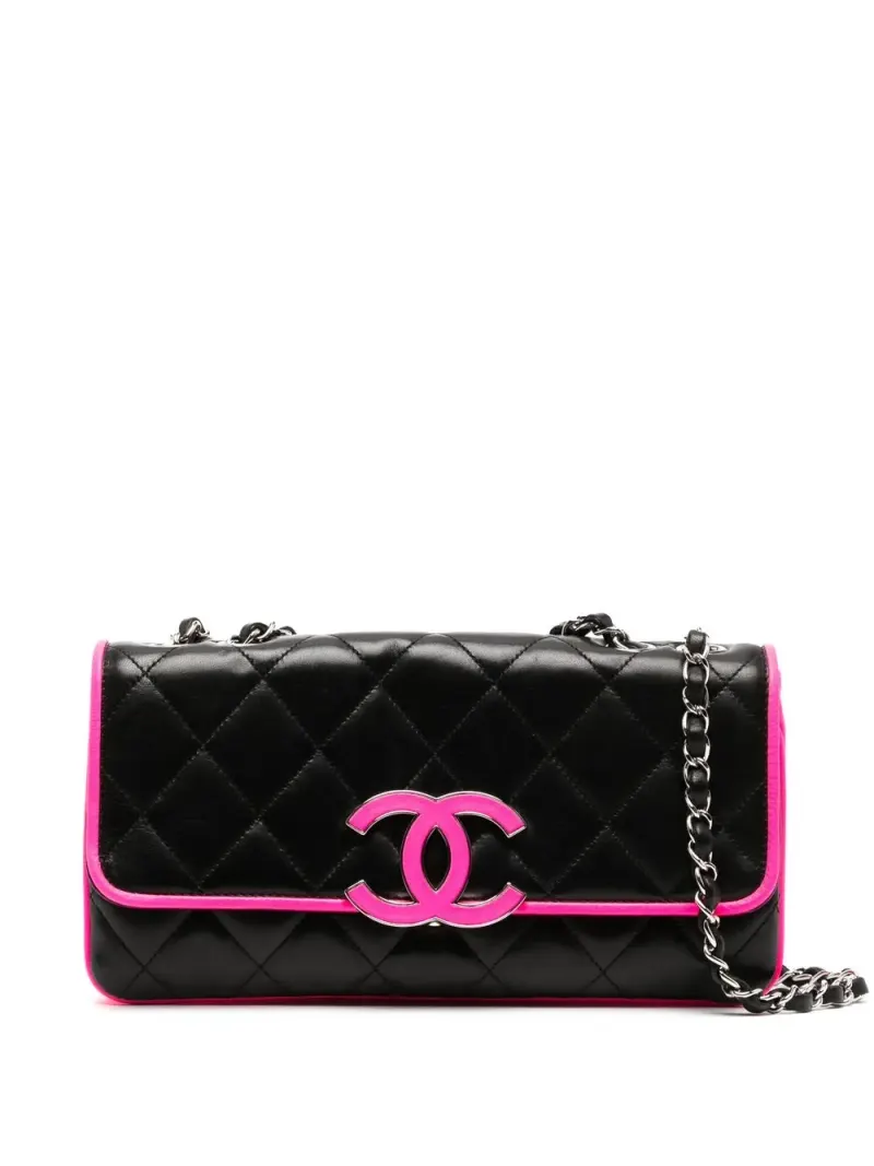 Chanel 2008 Schultertasche mit CC in Rosa