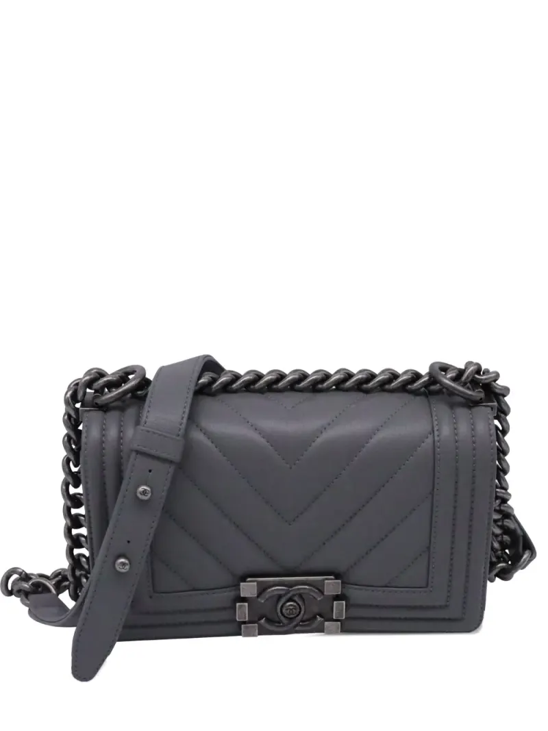 Chanel Umhängetasche aus Leder in Grau