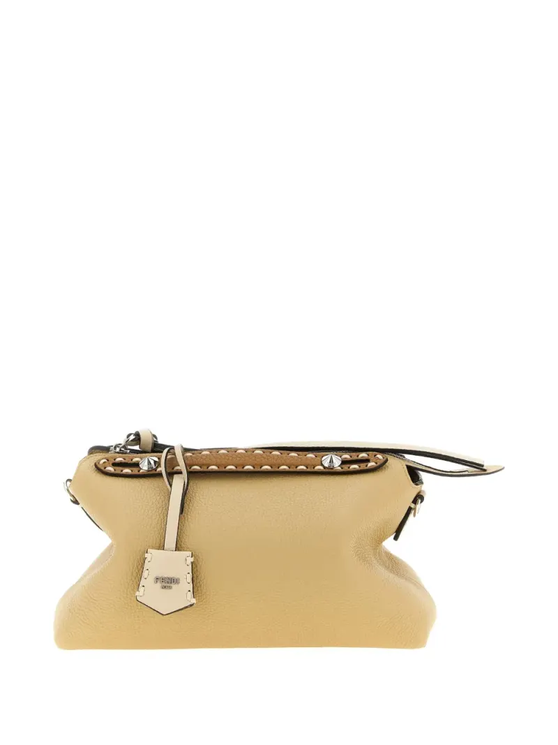Fendi Handtasche mit Nieten in Nude