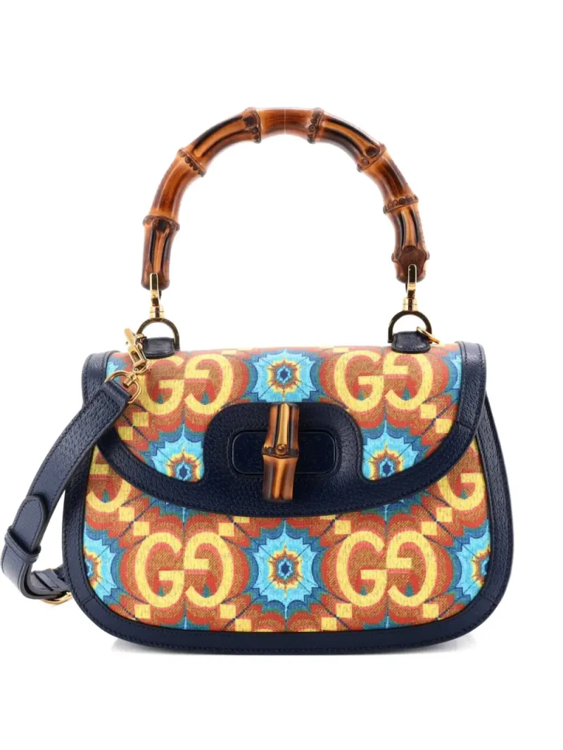 Gucci Mittelgroße Bamboo 1947 Umhängetasche aus Canvas mit Kaleidoskop-Print in Blau