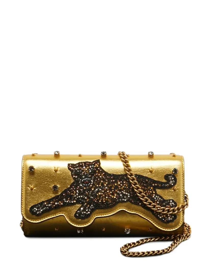 Gucci Nietenverzierte Clutch mit Tigerstickerei in Gold