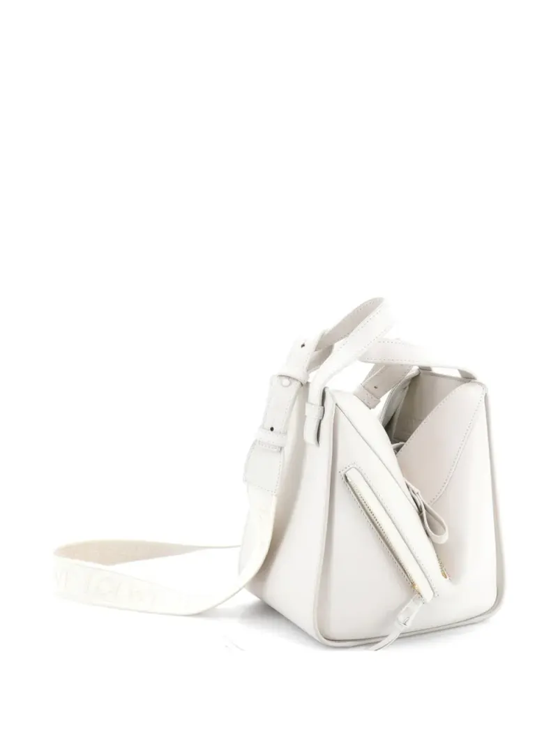 Loewe Monochrome Hammock Bag Leather Compact crossbody bag in Weiß