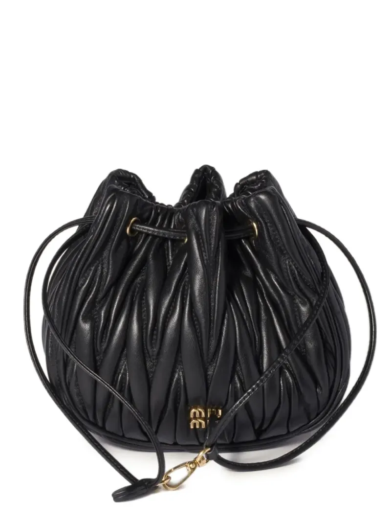Miu Miu Clutch aus Matelassé-Leder in Schwarz Matelassé-Leder
