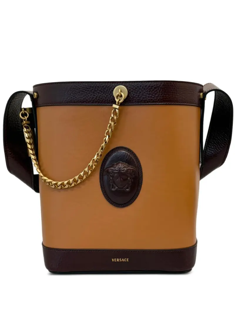 Versace Kleine Medusa Beuteltasche mit Kette in Nude